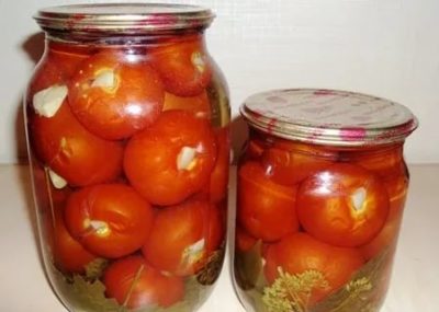 помидоры внутри с чесноком на зиму
